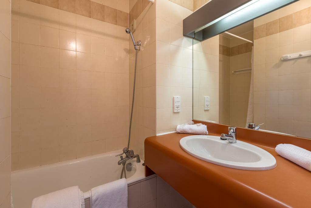 Aliotel Cazères-sur-lʼAdour Extérieur photo