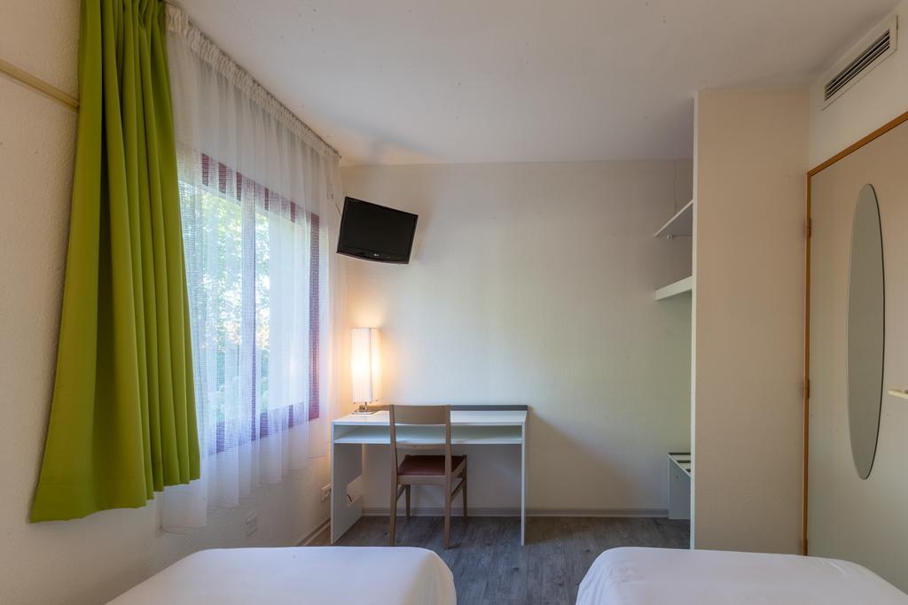 Aliotel Cazères-sur-lʼAdour Extérieur photo