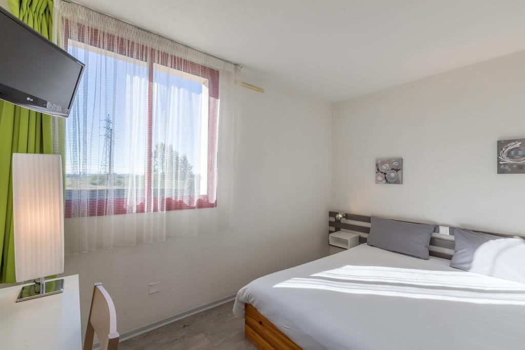 Aliotel Cazères-sur-lʼAdour Extérieur photo
