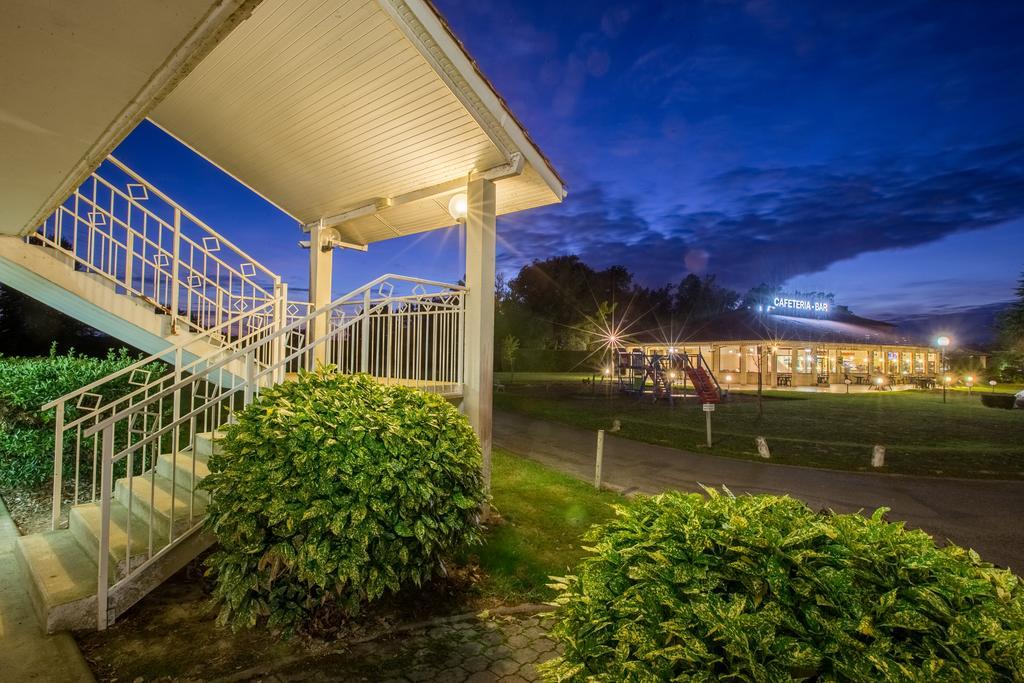 Aliotel Cazères-sur-lʼAdour Extérieur photo