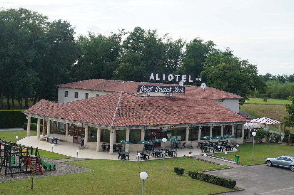 Aliotel Cazères-sur-lʼAdour Extérieur photo