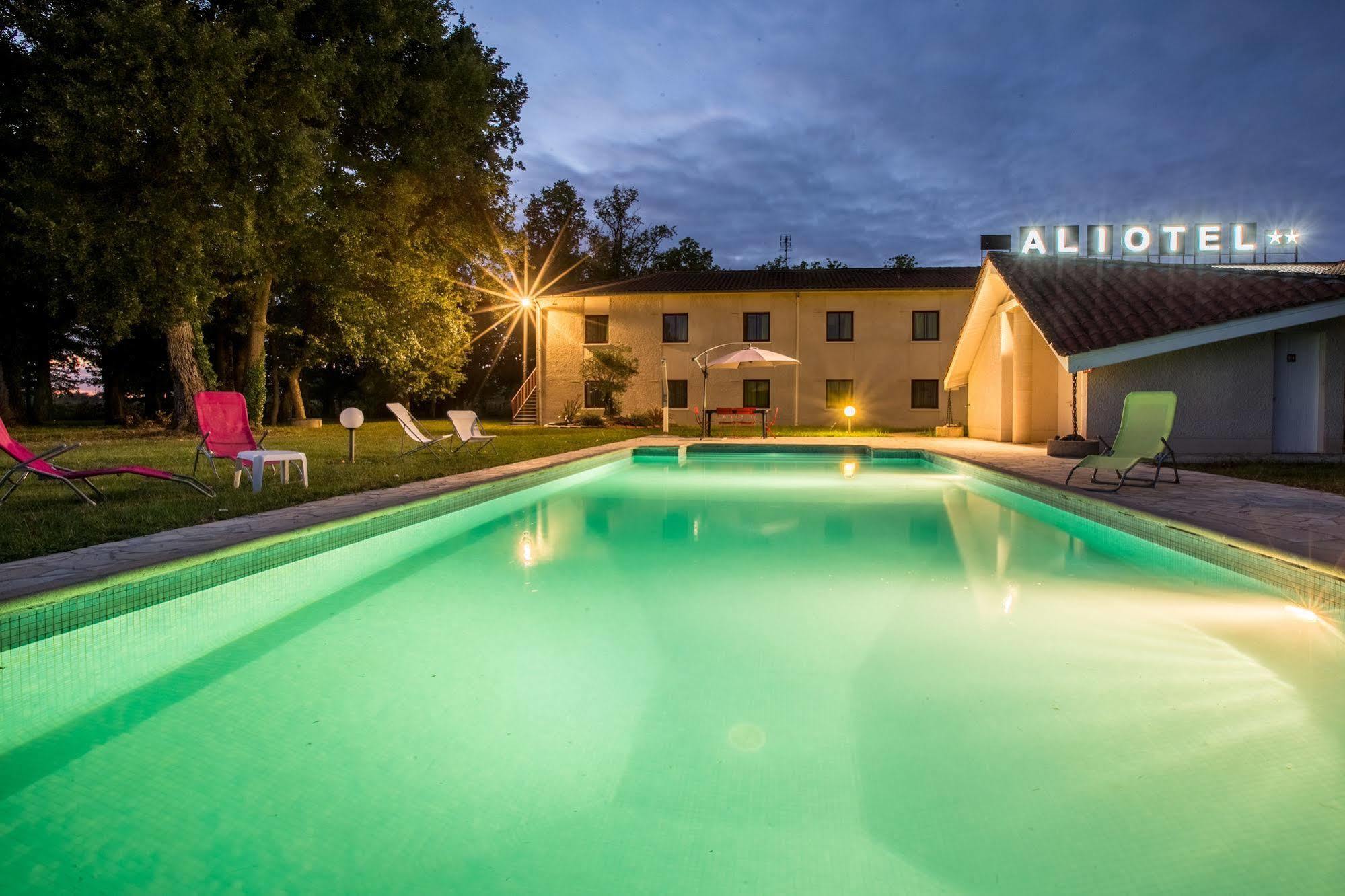 Aliotel Cazères-sur-lʼAdour Extérieur photo